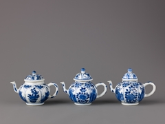 Small covered winepot or teapot (see also 1975.1.1710 and 1975.1.1712) by Chinese