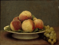 Stilleven met perziken en druiven by Henri Fantin-Latour