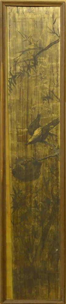 Een van twee stillevens met beschildering van vogel die zijn jongen op nest voert