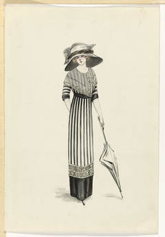 Vrouw in zwart-wit gestreepte jurk