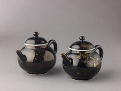 Covered teapot or winepot (pair with 1975.1.1702) by Anonymous